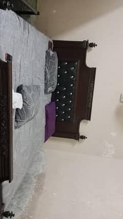 bed without matreess without side table