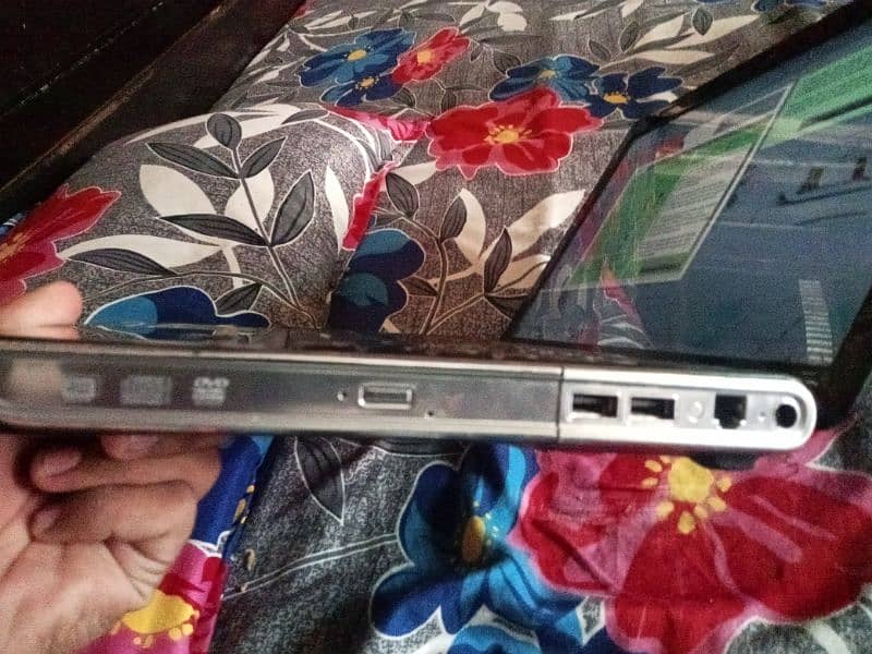 HP laptop corei2  rough condition  child useable 1