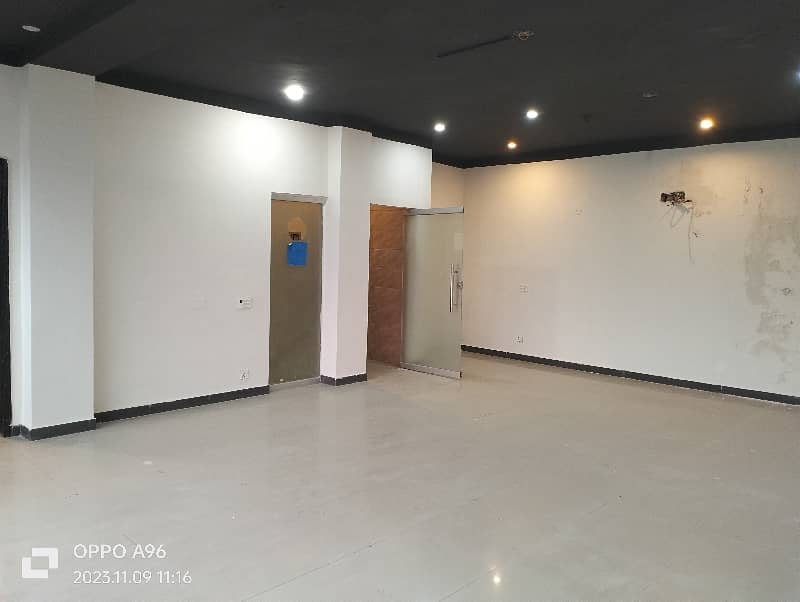 04 MARLA OFFICE 3RD FLOOR WITH ELEVATOR EXCELLENT LOCATION 2