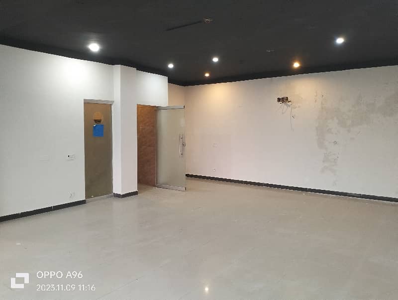 04 MARLA OFFICE 3RD FLOOR WITH ELEVATOR EXCELLENT LOCATION 3