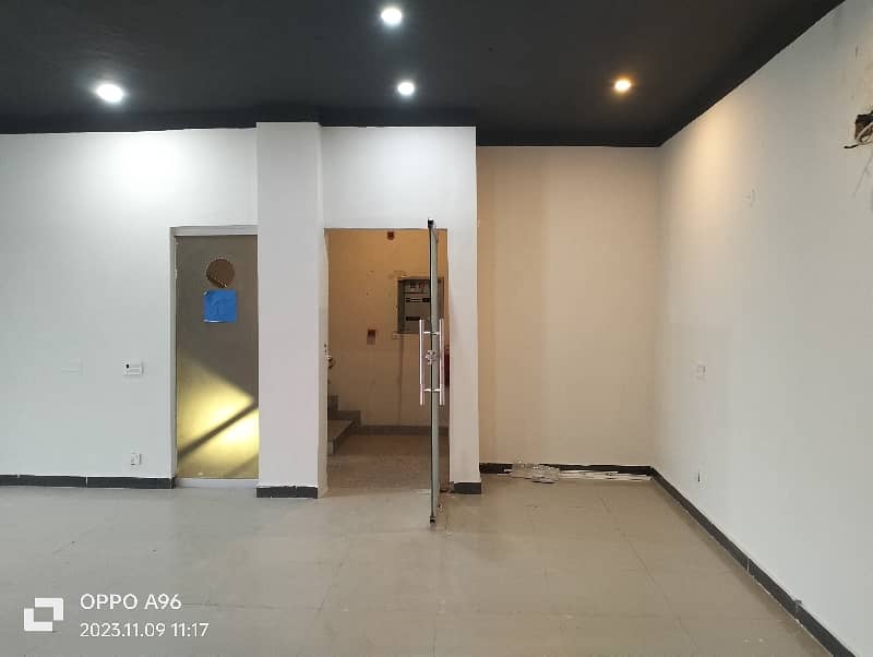 04 MARLA OFFICE 3RD FLOOR WITH ELEVATOR EXCELLENT LOCATION 6