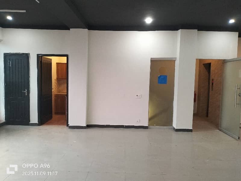 04 MARLA OFFICE 3RD FLOOR WITH ELEVATOR EXCELLENT LOCATION 9