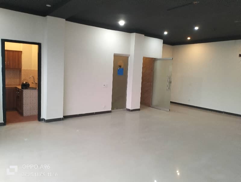 04 MARLA OFFICE 3RD FLOOR WITH ELEVATOR EXCELLENT LOCATION 11