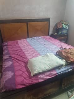 King size bed with side tables 0