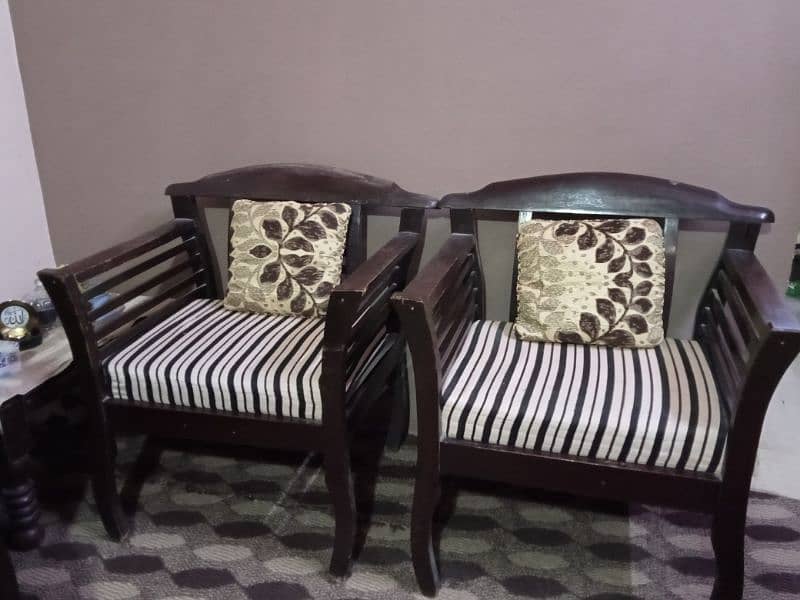 5 seater sofa with 4 cushion 4