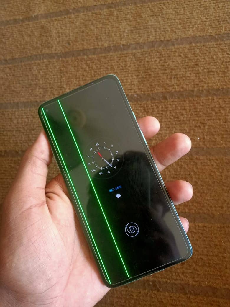 ONEPLUS 8T : 2 green lines on side of screen , dual sim working 0