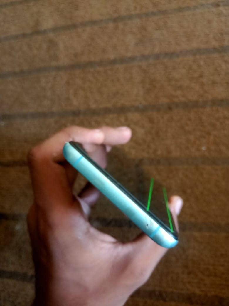 ONEPLUS 8T : 2 green lines on side of screen , dual sim working 3