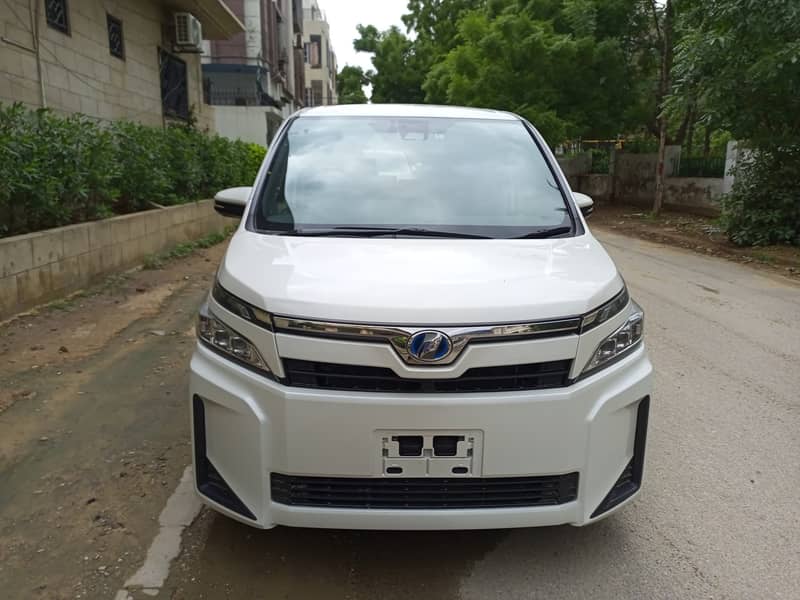 Toyota Voxy 2018 0