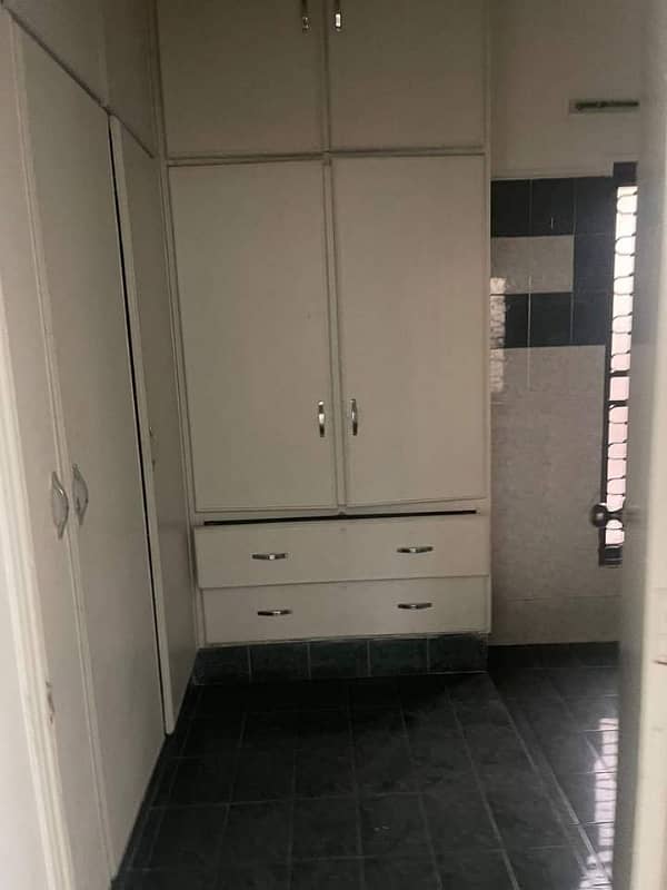 1 Kanal Single Story For Rent 4badroom Attached Bath Kitchen Dring Room With Garaj Total Marble Floor 4