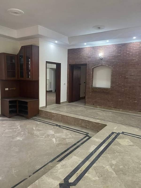 1 Kanal Single Story For Rent 4badroom Attached Bath Kitchen Dring Room With Garaj Total Marble Floor 5