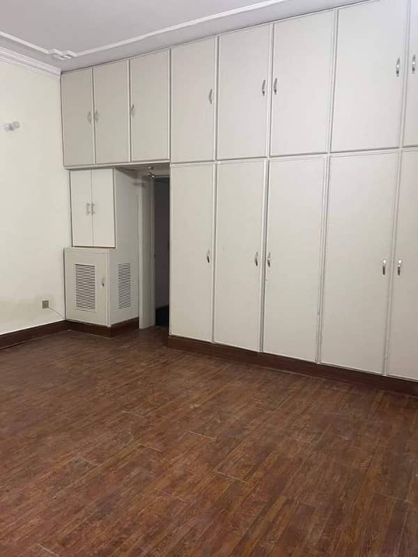 1 Kanal Single Story For Rent 4badroom Attached Bath Kitchen Dring Room With Garaj Total Marble Floor 6