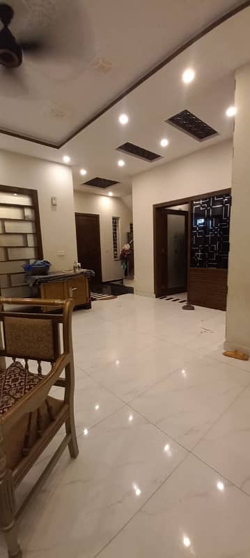 10 Marla House For Rent In 5 Bedroom TV Lounge Kitchen With Drawing Room Garage Water Electricity Gas Available Total Tiled Floor 18