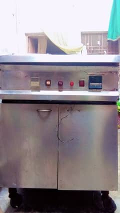 25 liter automatic fryer L. P. G use with electric timer.