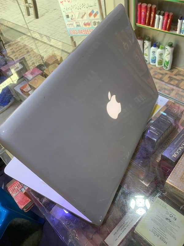 Macbook Pro 13 inch 2012 new condition safe Hand Use 0