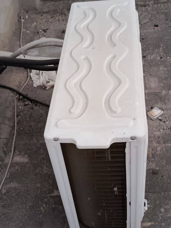 Haier Ac DC invertor 1 ton . 03009639403 4