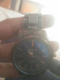 quartz company ki watch hai urjent sell low price