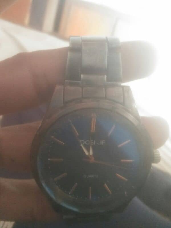 quartz company ki watch hai urjent sell low price 0