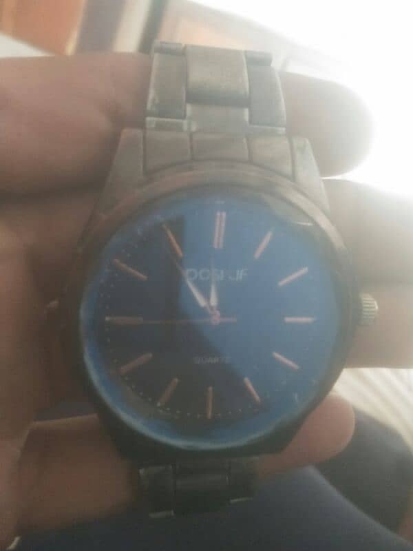 quartz company ki watch hai urjent sell low price 2