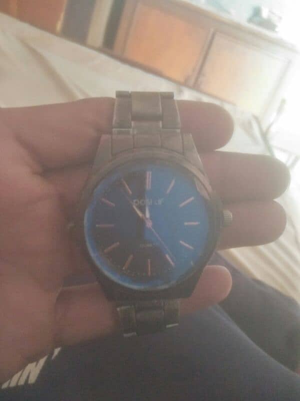 quartz company ki watch hai urjent sell low price 4