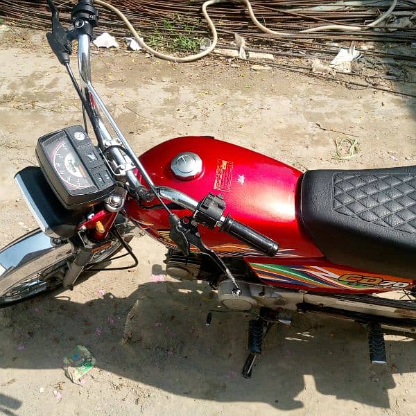 Honda cd70 look like new 0