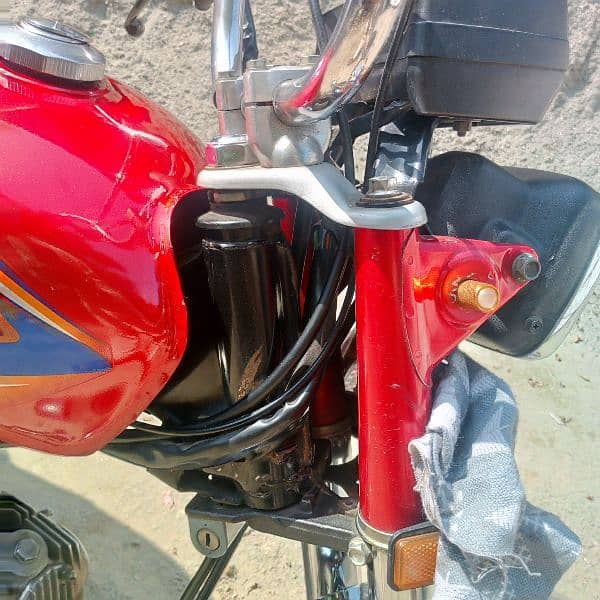 Honda cd70 look like new 15