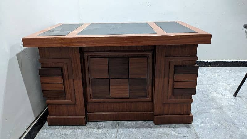 Office table for sale 0