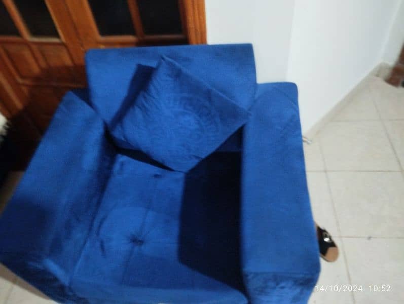 Five seater sofa set with pure molty foam in excellent condition 6