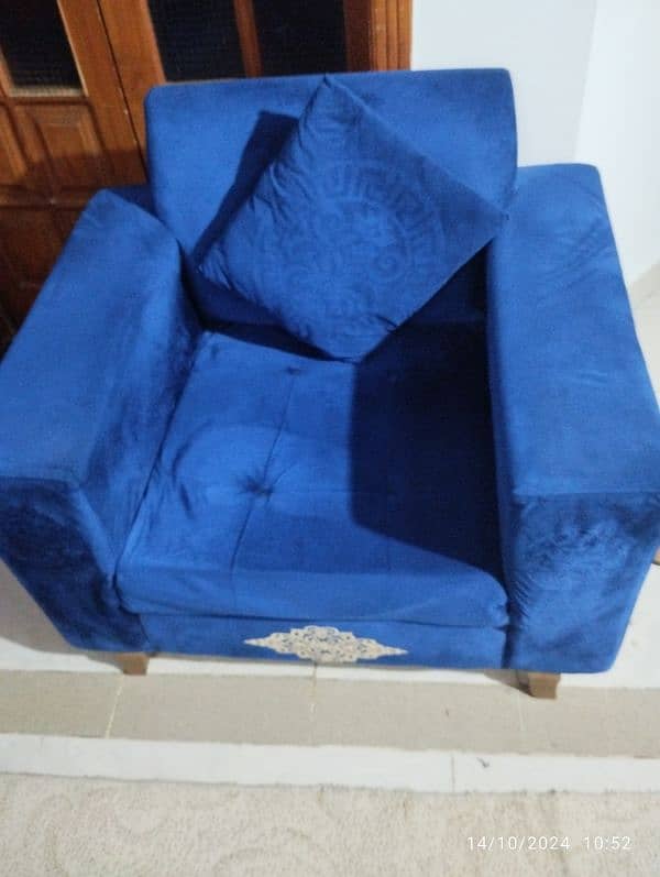 Five seater sofa set with pure molty foam in excellent condition 8