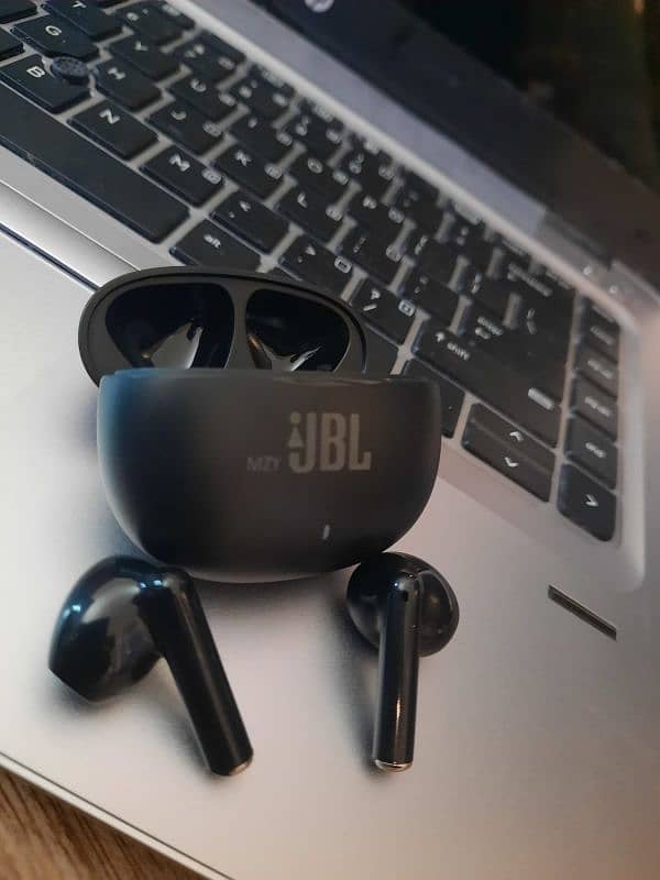 JBL mini earbuds 1