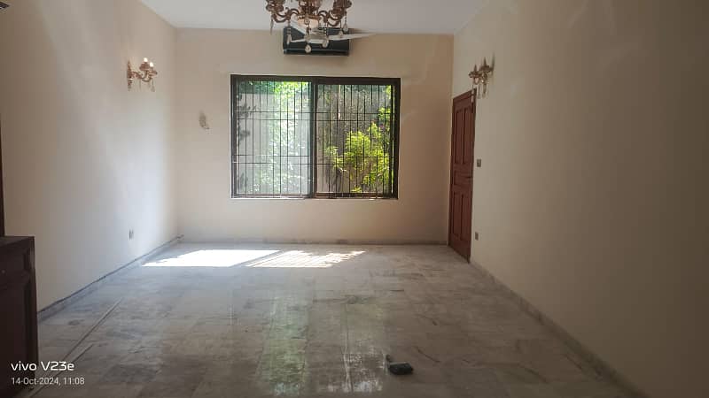 1 Kanal Single Story Full House 3 Bed Tv Lounge Dinning Drawing Room Kitchen Store Servant Quarter in DHA Phase 2 For Rent 26