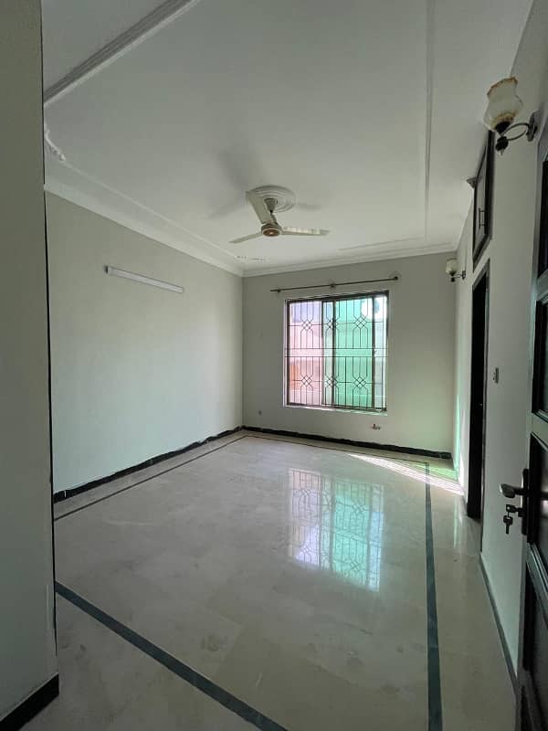 30x60 Double Storey House For Sale In G-13/2 Islamabad 4