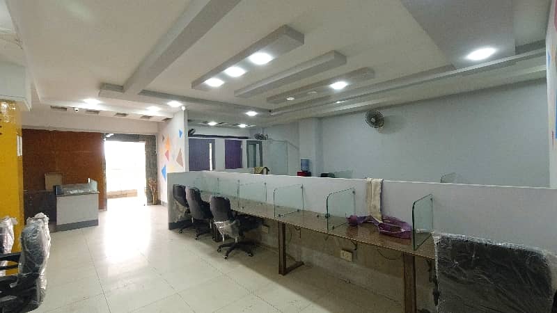 Prime Location Office Sized 1200 Square Feet In Main Boulevard Gulberg 11