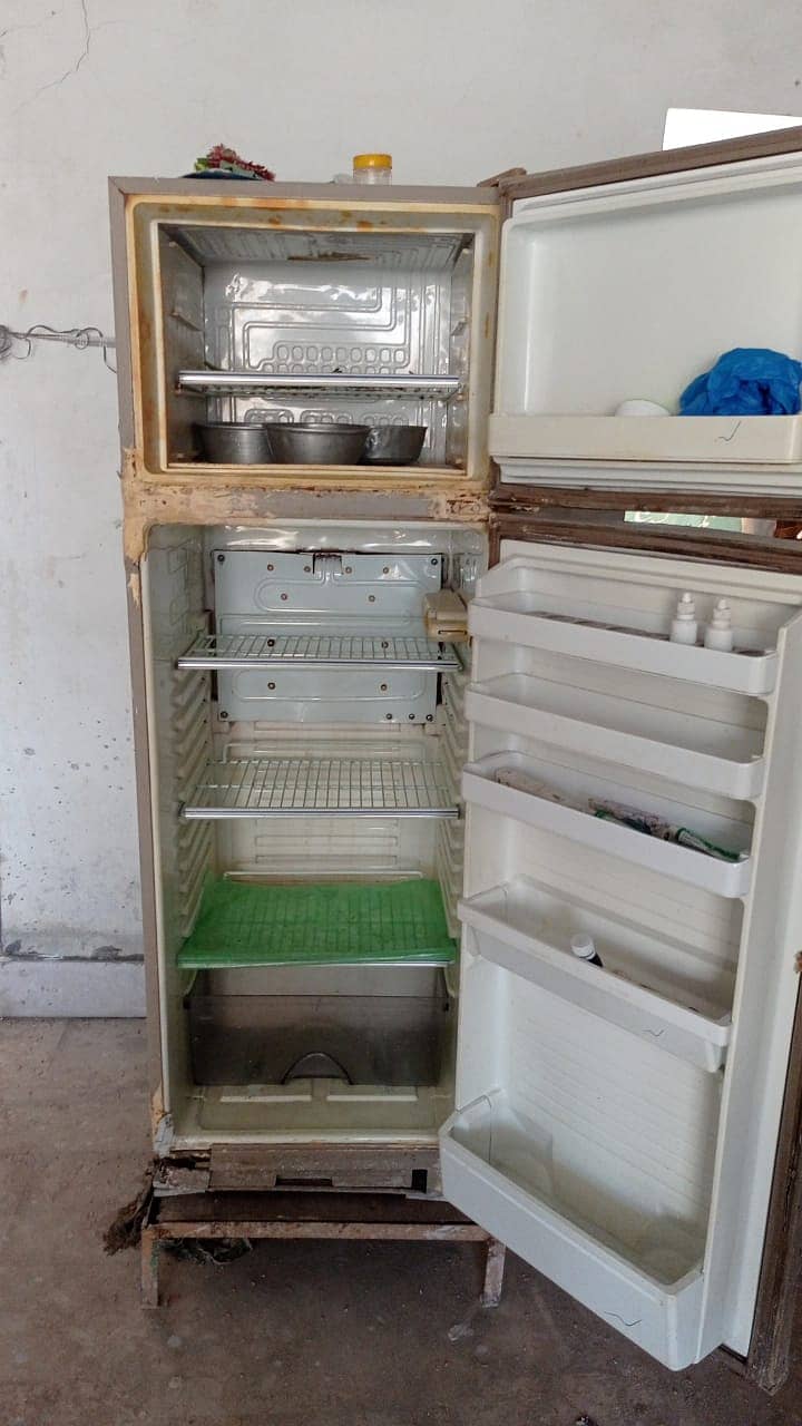 Used Dawlence Fridge 3