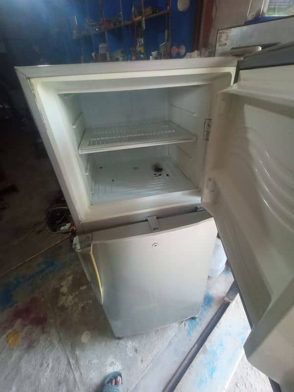 Dawlance refrigerator for sale 4