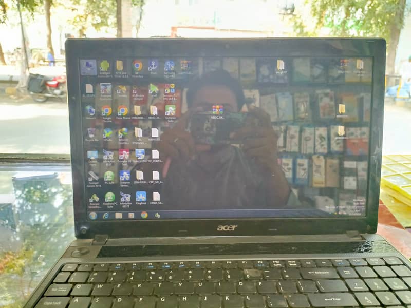 hay I am selling my old laptop Acer aspire  modal 5763z 5