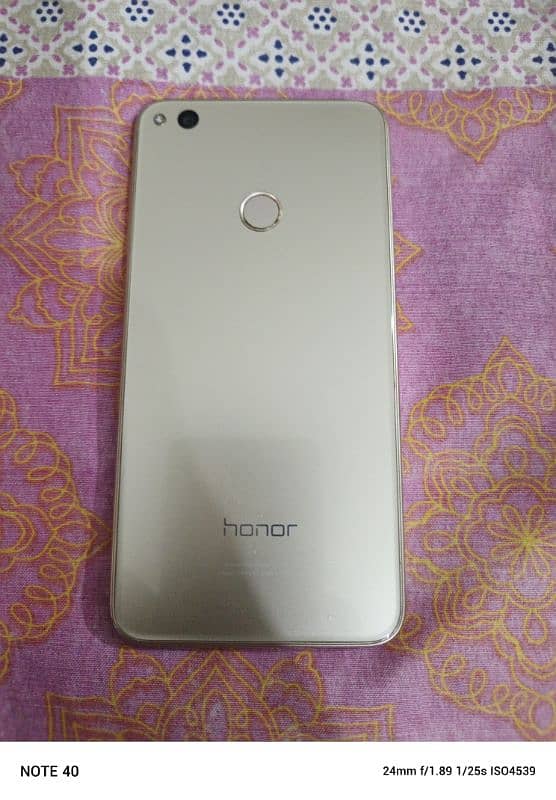 honour 8 Lite good condition and good working 2/32 0