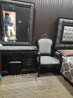 Dressing table in best condition 0