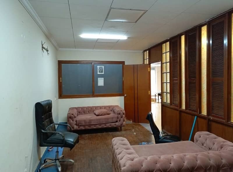 Stunning And Affordable 8 Marla 1st Floor Office For Rent In DHA Phase 3,Block Y, Lahore. 2