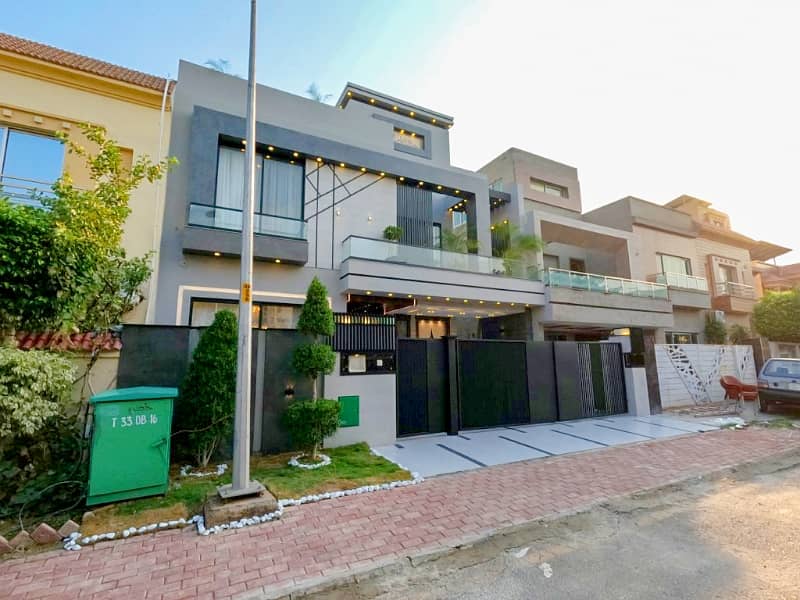 House Spread Over 10 Marla In Bahria Town - Overseas A Available 3