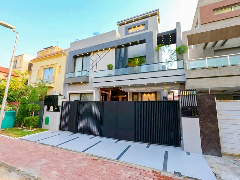 House Spread Over 10 Marla In Bahria Town - Overseas A Available 4