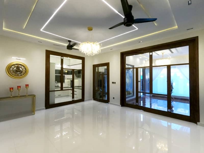 House Spread Over 10 Marla In Bahria Town - Overseas A Available 9