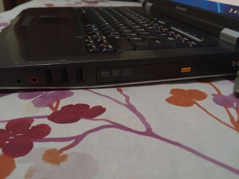 Lenovo laptop core 2 dou ha with original charger good condition 12