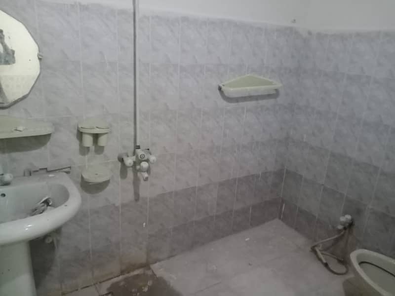 Flat for rent in Johar town for Family and Bachelor (Student + Job holder) 1