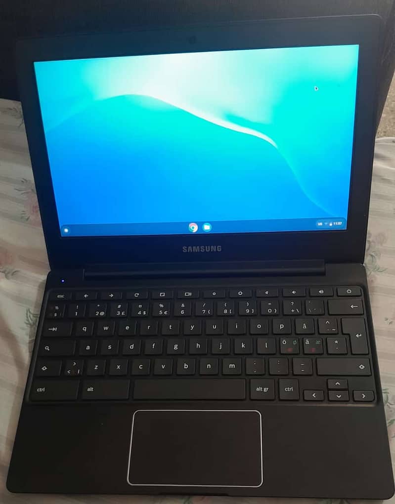 SAMSUNG Chrome Book 8