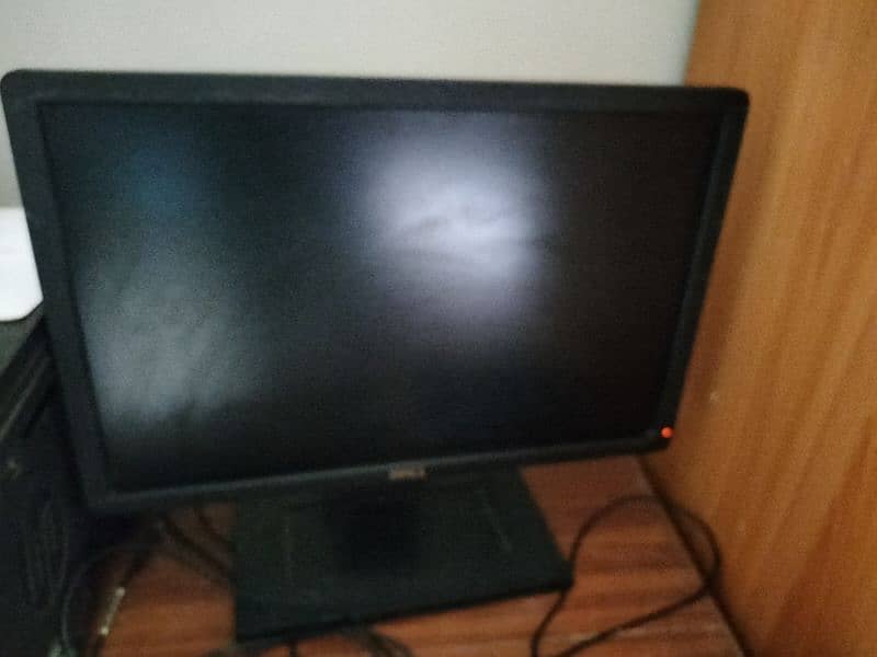 PC including monitor and keyboard 3