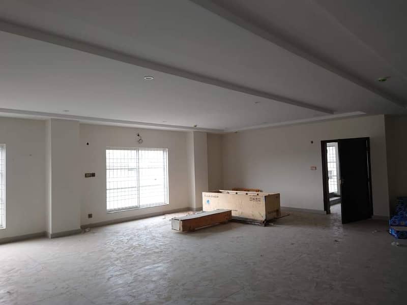 building for rent in johar town main road for office software house and call centre 1