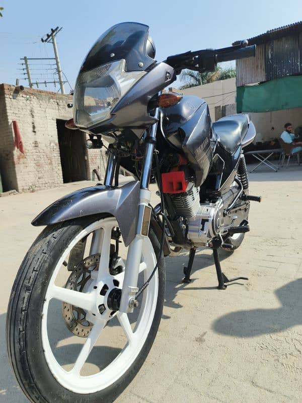 YAMAHA    YBR 125 (4 Stroke 125cc OHC Air Cooled) 6