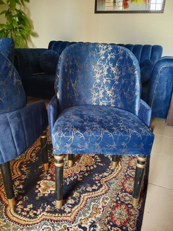 6 dining chairs for sale. 3