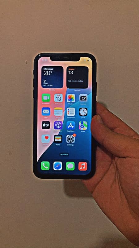 iPhone XR 128GB Gaming (CASH ONLY) 4