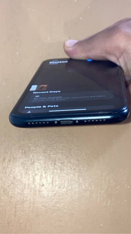 iPhone XR 128GB Gaming (CASH ONLY) 12